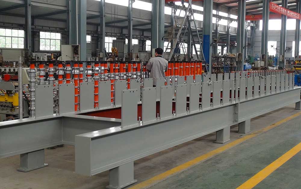 Cambodia Roofing Sheet Roll Forming Machine (YX25-167-1000)